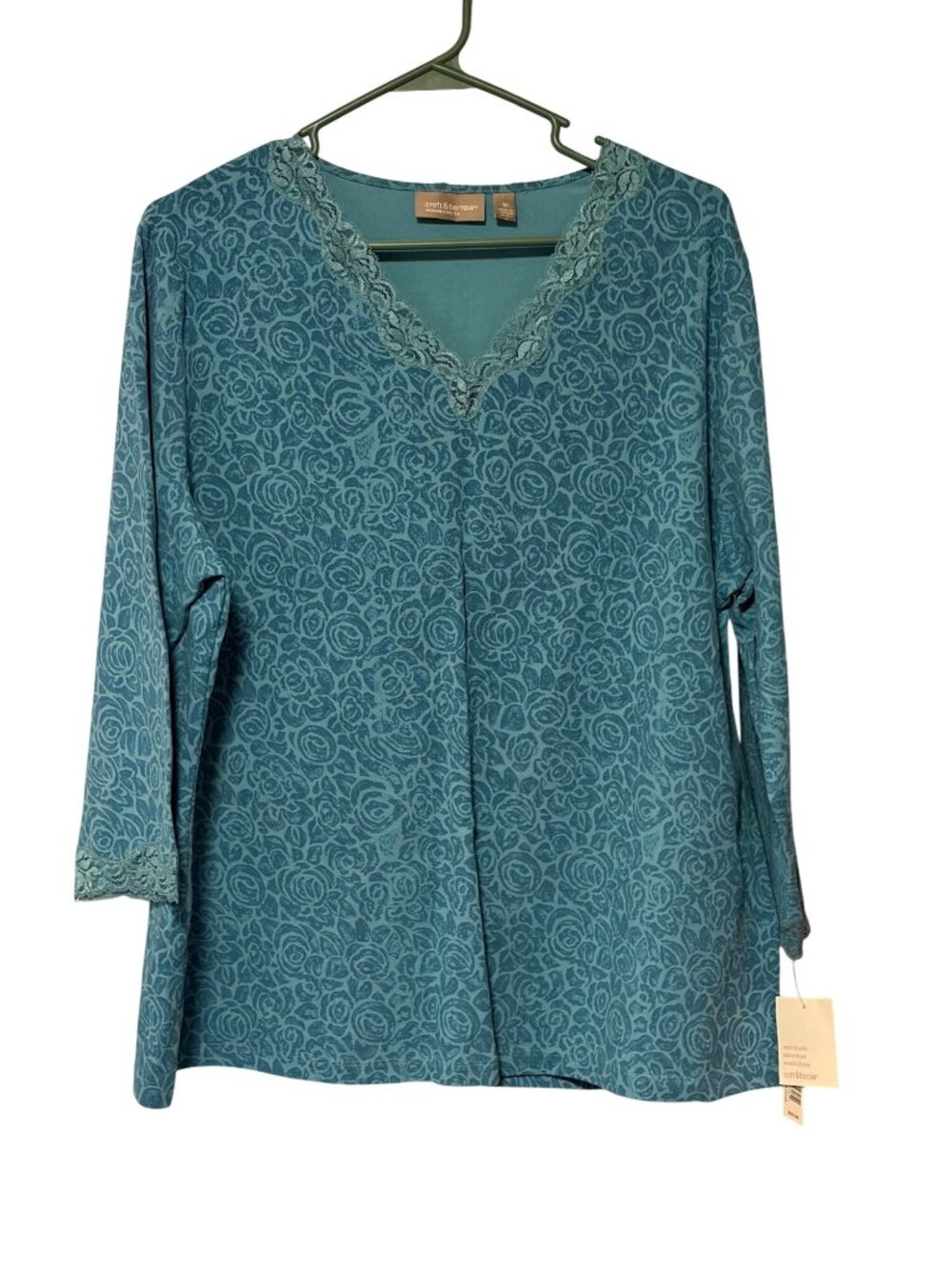 New Croft & Barrow Stretch Womens Size 1X Blue Rose Tee Tshirt VNeck Lace Trim s